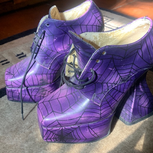 Underground Shoes, Size 4, Purple Spiderweb Platform Heels - Picture 1 of 6